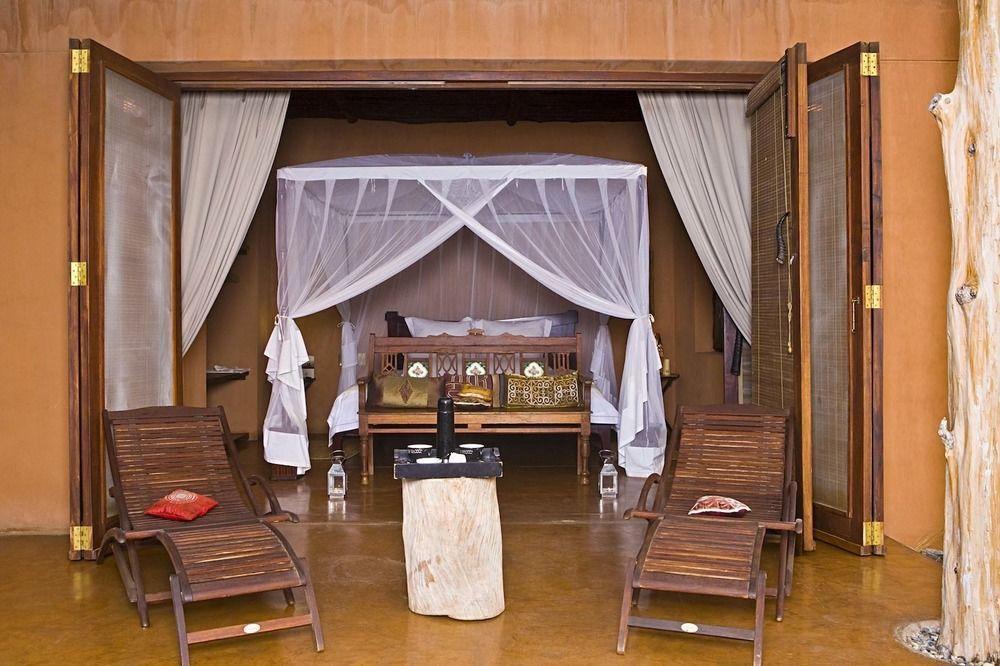 Okahirongo Elephant Lodge Purros Екстериор снимка